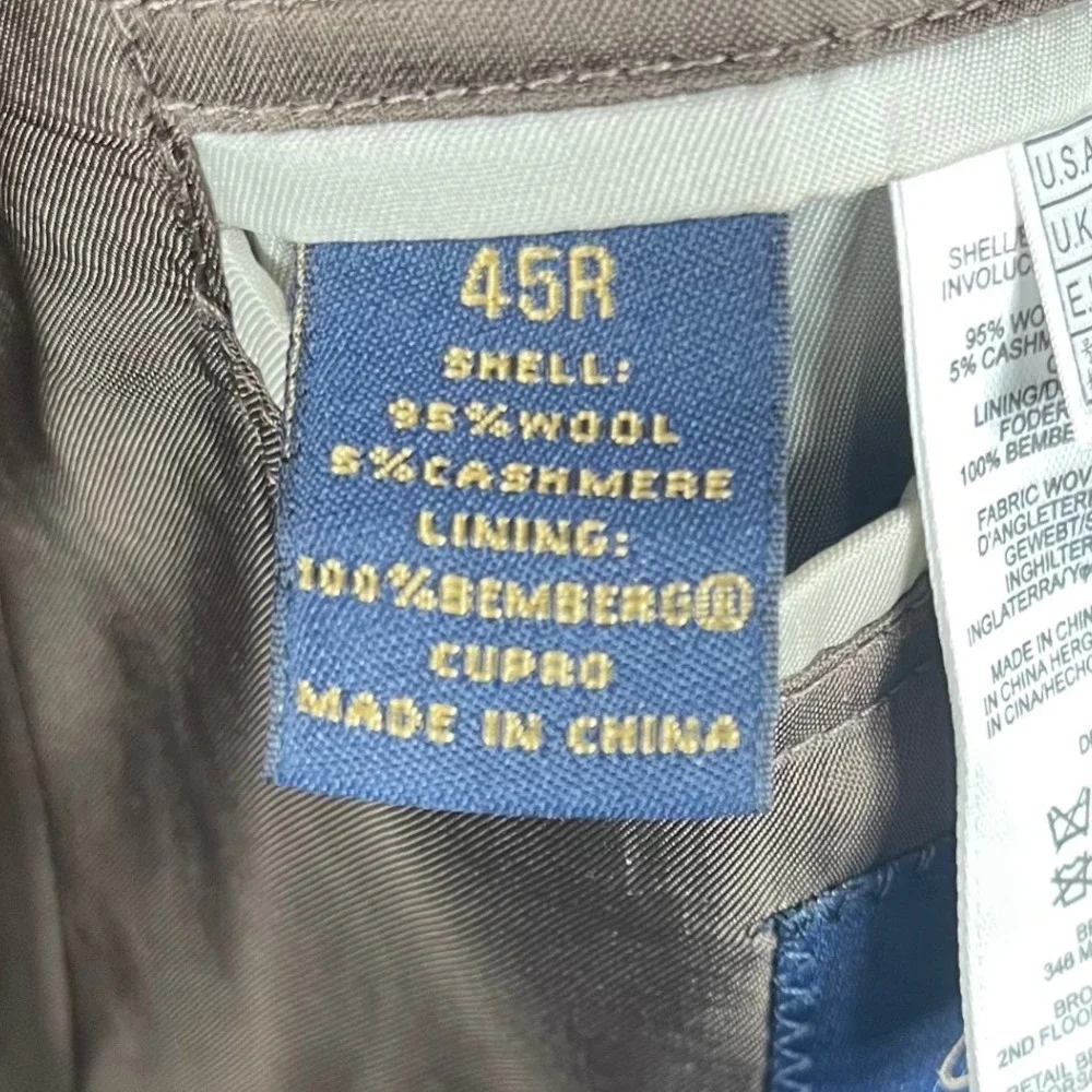 Brooks Brothers care academia 30